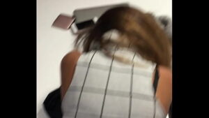 סרטי סקס Amateur couple have sex in classroom