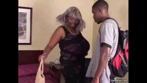 סרטי סקס BBW Black Granny Has Big Tits