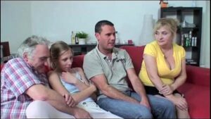 סרטי סקס Foursome sex with busty granny