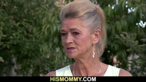 סרטי סקס Granny seduces her son's GF