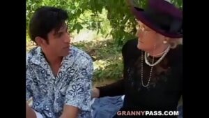 סרטי סקס Granny Seduces Young Guy