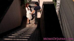 סרטי סקס Japanese mom cheats and gets face fucked