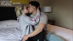 סרטי סקס Latino College Football STAR FUCKS Tiny Tatted Blonde Vaper. Careful with those!