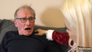 סרטי סקס Nice Old man fucks tight teen pussy and cums