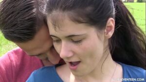 סרטי סקס Pigtailed brunette teen gets fucked outdoors