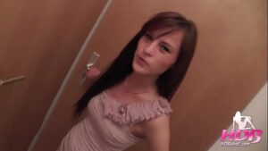 סרטי סקס Sexy girl cheats on boyfriend and fucks for creampie