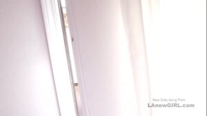 סרטי סקס Shy Brunette gets creamy pussy creampied at audition