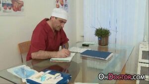 סרטי סקס Teenage Girl Is A Slut For The Gyno Doctor
